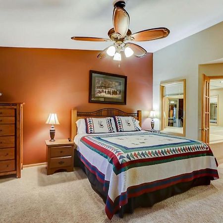 Brown Family Condo For Families Golf Trips And Girls Getaways Wisconsin Dells Exterior foto