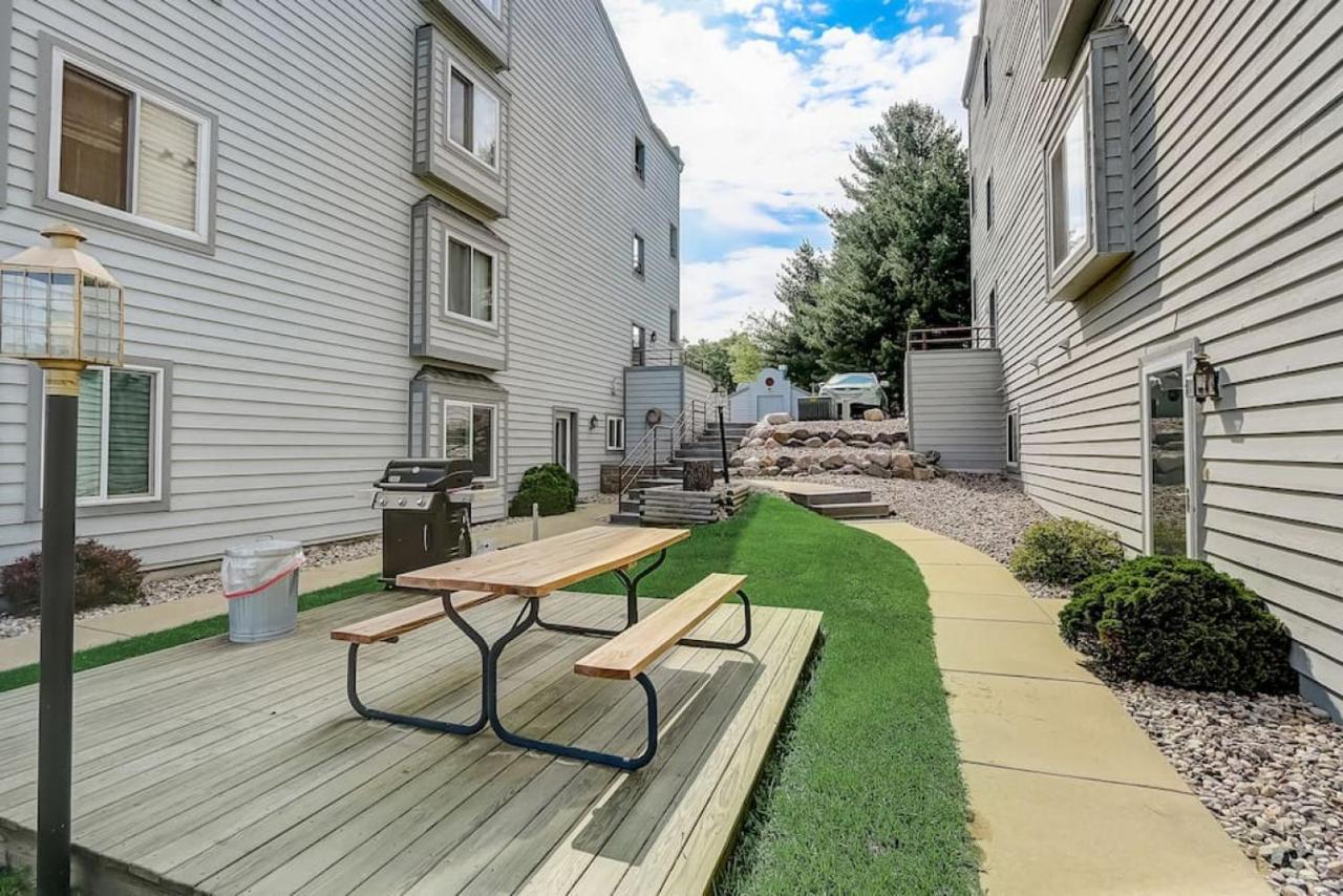 Brown Family Condo For Families Golf Trips And Girls Getaways Wisconsin Dells Exterior foto