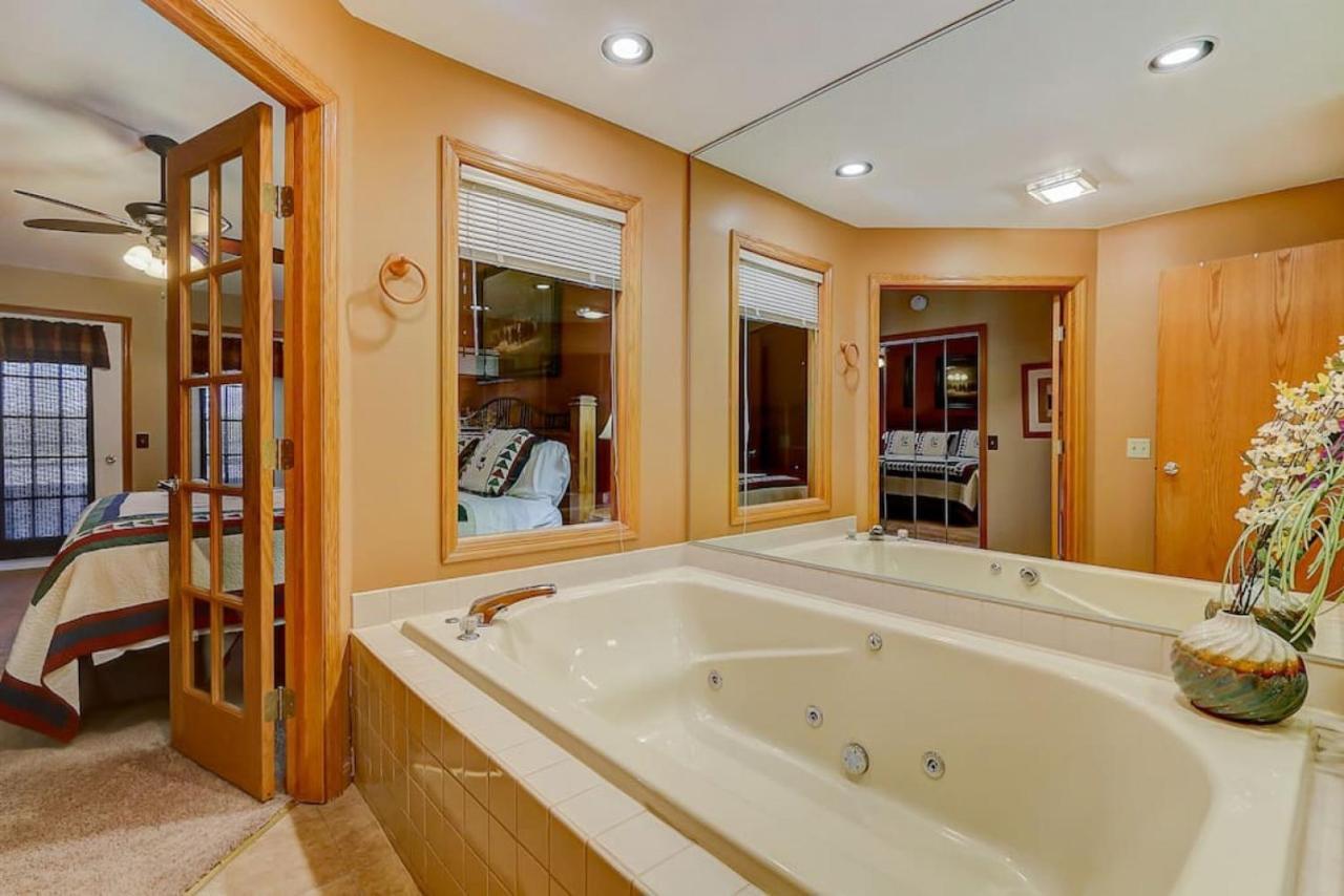 Brown Family Condo For Families Golf Trips And Girls Getaways Wisconsin Dells Exterior foto