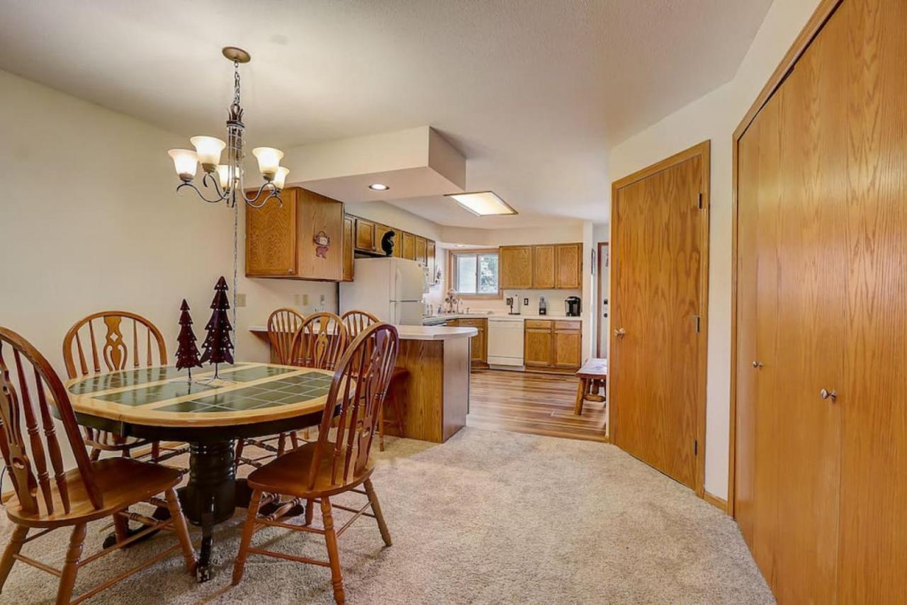 Brown Family Condo For Families Golf Trips And Girls Getaways Wisconsin Dells Exterior foto